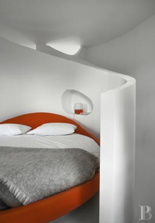 An architect-designed villa built in the 1970s near Arles, in Bouches-du-Rhône - photo  n°18